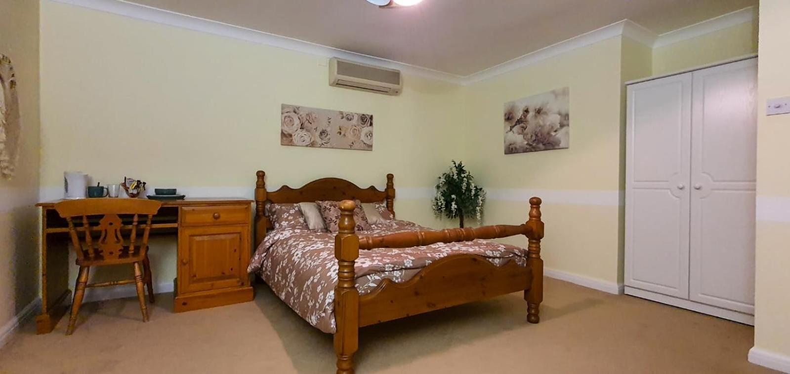 Old Slade Cottage - Train To London 30Mins, Heathrow 15Mins Away,Free Parking - En-Suit Rooms West Drayton  المظهر الخارجي الصورة
